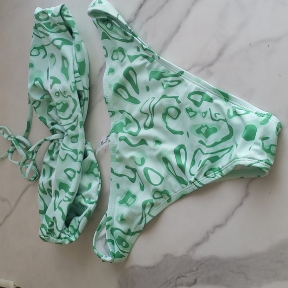 Milumia O'Ring  Tie Back Halter Bikini Set Allover Print in Green Size L - Picture 7 of 9